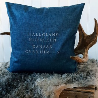 Stikkan Design Kuddfodral Fjällglans norrsken dansar på himlen