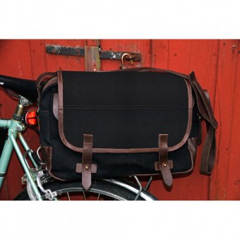 Oscar Borgström Hemingway MK II Messenger Bag vaxad canvas Black