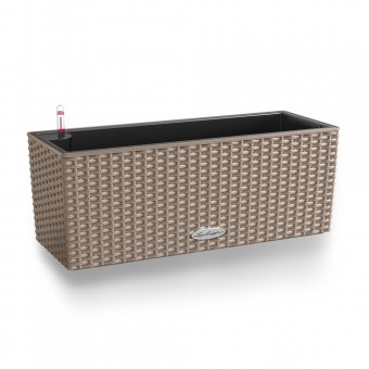 Snygg balkonglåda med självbevattning från Lechuza. Balconera cottage 50 Sand Brun. Hos Balkongshoppen