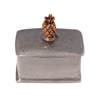 Munka Sweden Rektangulär ask i tenn, lock med guldfärgad ananas i topp
