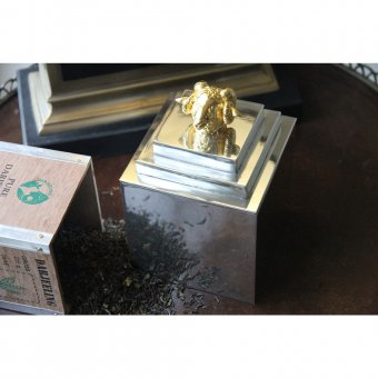 Munka Sweden Teburk med förgylld bagge på locket