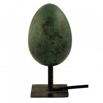 Mr Fredrik Ägg som står upp som fontän 13cm