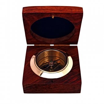 Gusums Messing Kompass i mässing I träask