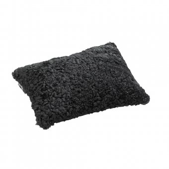 Pieces, Fårskinnskudde av spillbitar