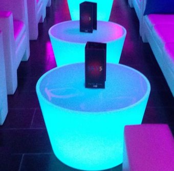 Bass lysande cafébord i 2 storlekar